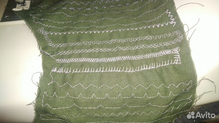 Швейная машина aurora шьет