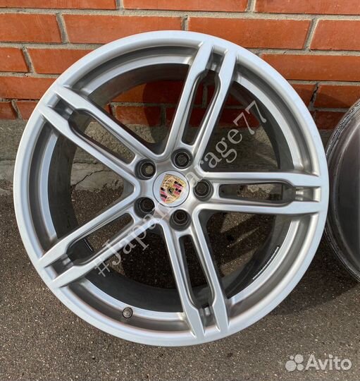 R19 Nokian Tyres Hakkapeliitta 9 235/55, PCD 5x112 DIA 66.5