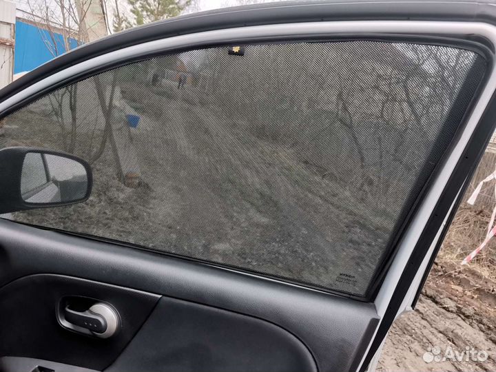 Шторки на Nissan