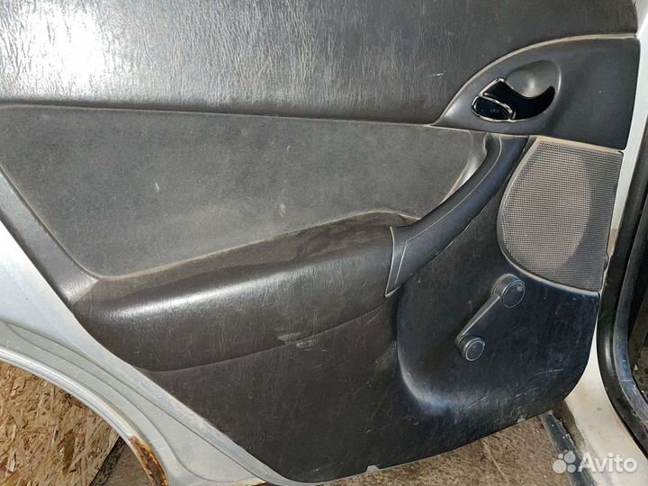 Дверные карты Ford Focus 1