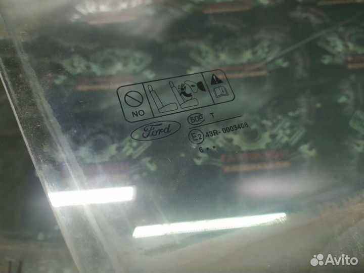 Стекло передней двери Ford Focus 2