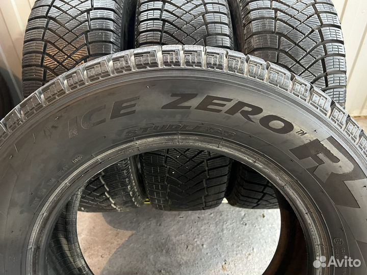 Pirelli Ice Zero FR 215/65 R16