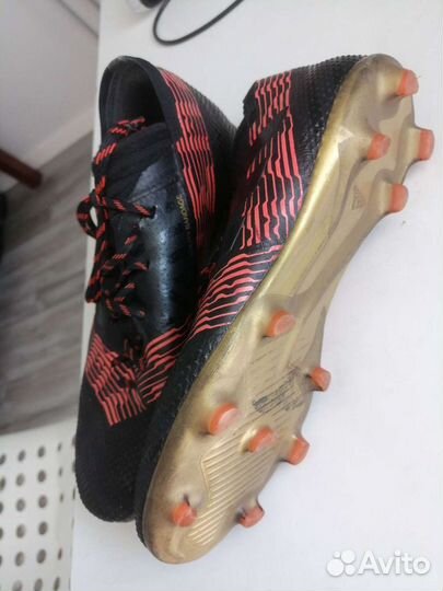 Футбольные бутсы adidas