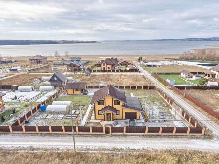 Коттедж 182 м² на участке 18 сот.