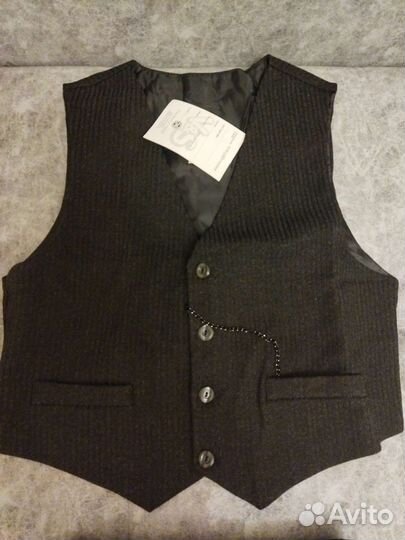 Праздничные и школьные костюмы для мальчика новые