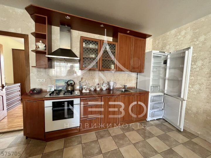 3-к. квартира, 105 м², 5/5 эт.