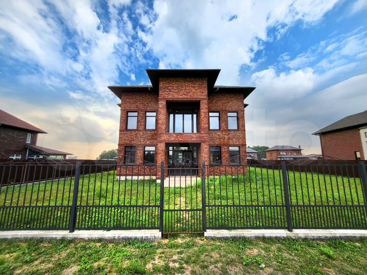 Дом 445 м² на участке 16 сот.