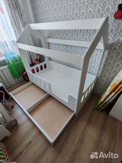 Кровать домик