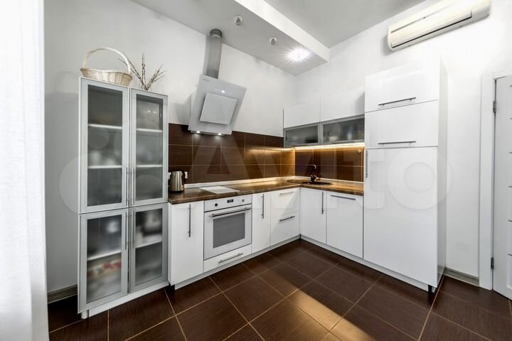 2-к. квартира, 72 м², 1/4 эт.