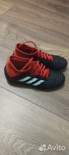 Футбольные бутсы adidas predator