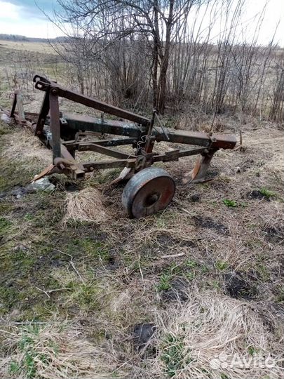 Плуг трехкорпусный