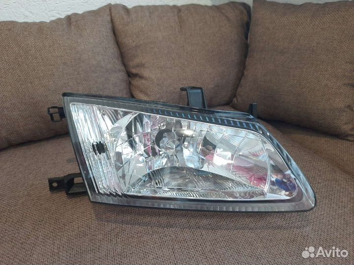 Продам правую фару от Nissan Bluebird Sylphy