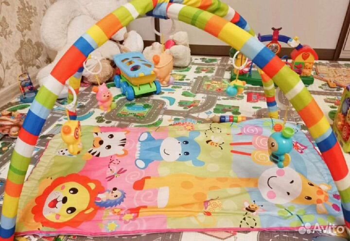 Развивающий коврик и пакет с игрушками