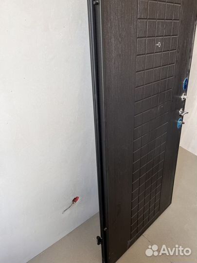 Дверь входная металлическая