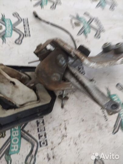 Кулиса МКПП Nissan Serena C23