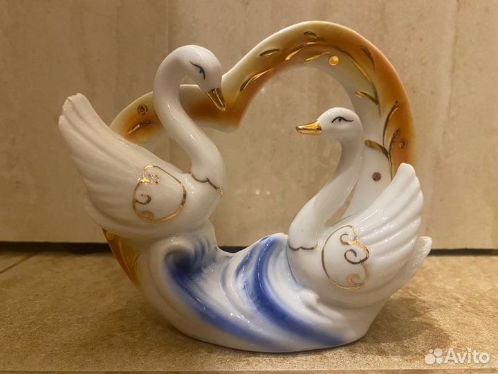 Фигурка фарфор «Лебеди»