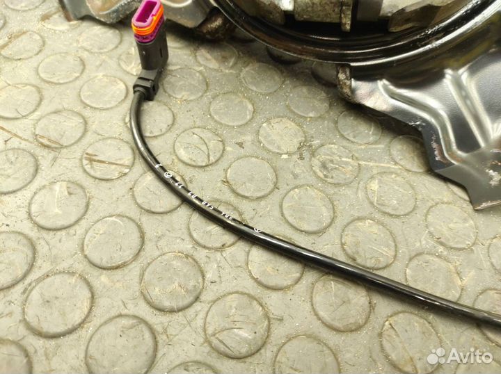 Кулак поворотный задний левый Mercedes-Benz W204