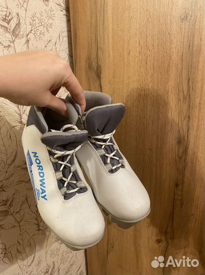 Лыжные ботинки