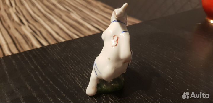 Статуэтка Заяц футболист