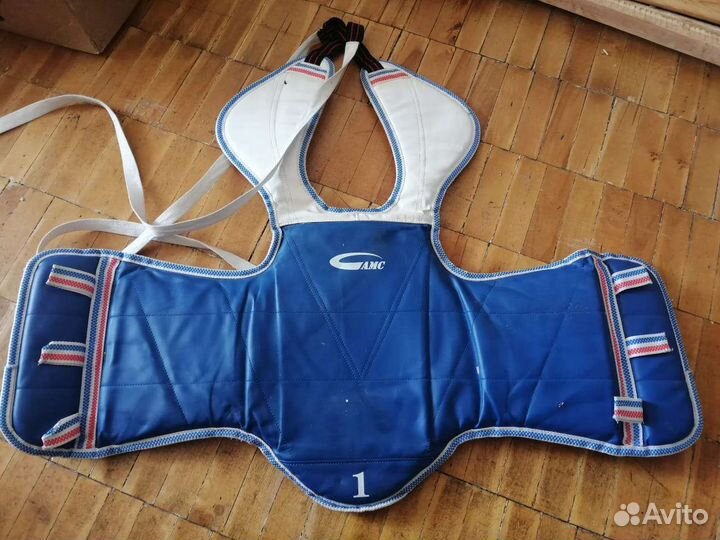 Кимоно и защита для тхэквондо