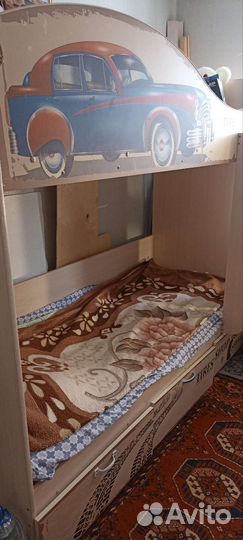 Двухъярусная кровать