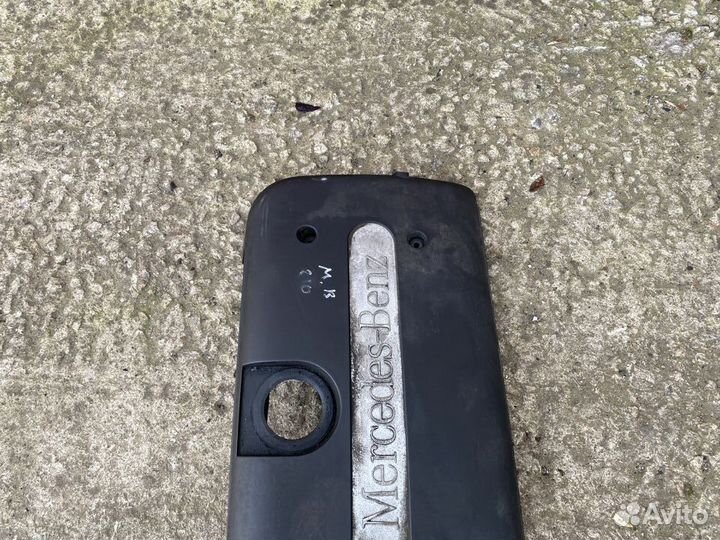 Декоративная крышка двигателя Mercedes 210 2,7 CDI