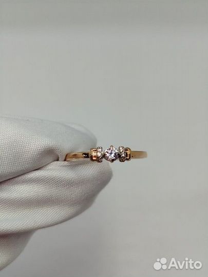 Золотое кольцо с камнем 17,5р