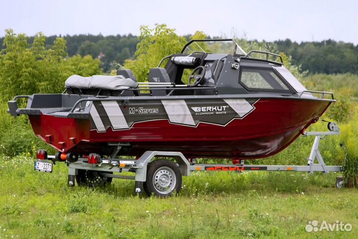 Лодка Bercut M-HT