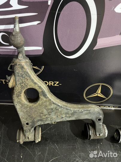 Рычаг правый передний Мерседес w210