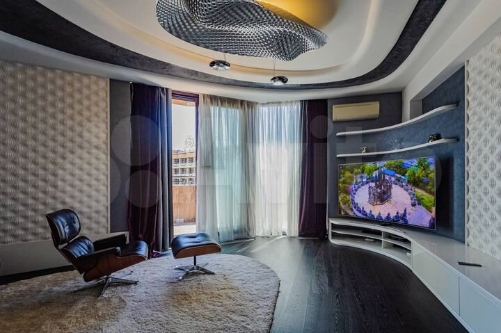 4-к. квартира, 200 м², 8/8 эт.