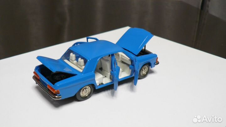 Газ 3102 Волга модель 1/43 СССР