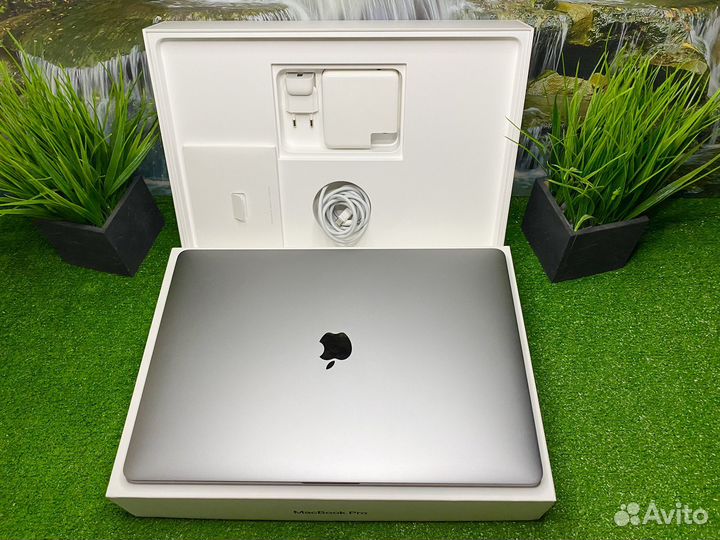 MacBook Pro 15 2018 i7 16gb 512gb Идеал