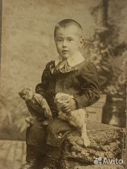 Ребенок с игрушками. Царская Россия, СПб