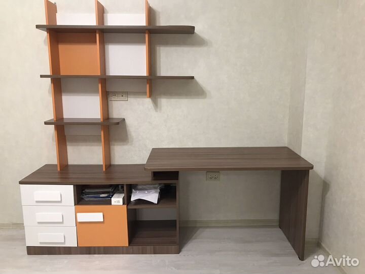 Письменный стол