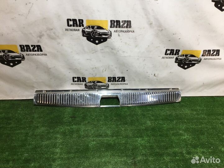 Накладка багажника задняя Mercedes-Benz E-class