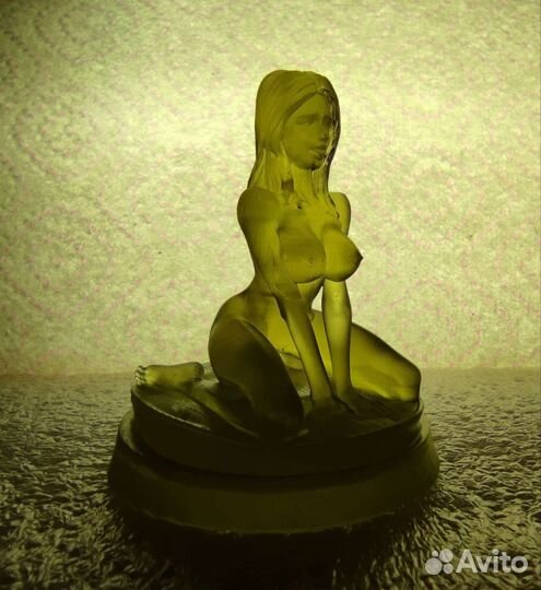 Статуэтка обнаженная девушка