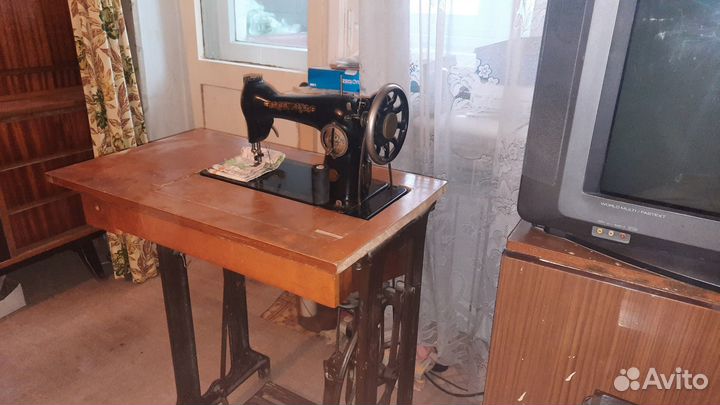 Швейная машинка пмз им. Калинина