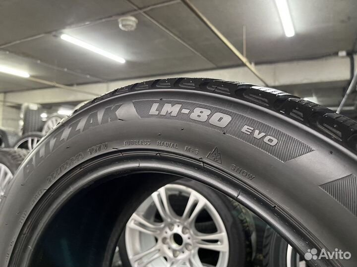 Bridgestone Blizzak LM-18 255/50 R19