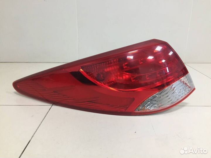 Б/У Фонарь задний наружный левый 924012Y000