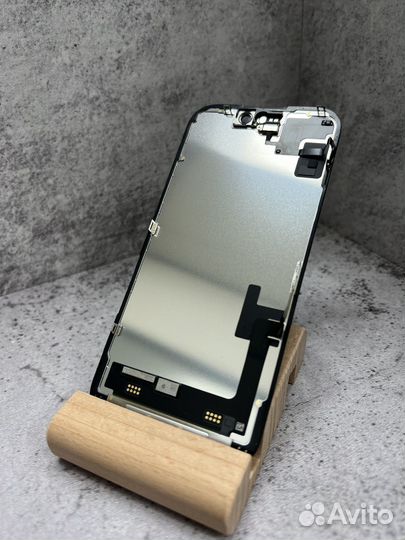 Дисплей на iPhone 15