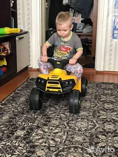 Детский квадроцикл на аккумуляторе