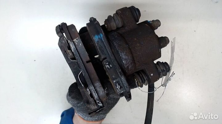 Суппорт левый задний Infiniti QX56