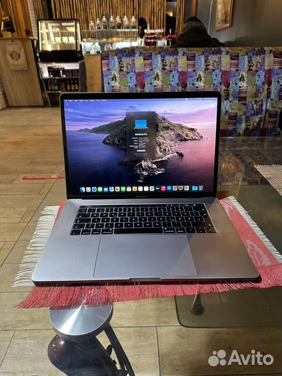 Macbook Pro 15 2017 i7 16gb Touch Bar