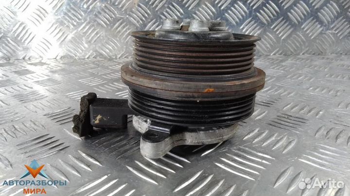 Помпа Volkswagen Golf 6 2008 03C121004