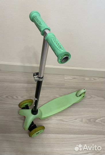 Самокат трехколесный