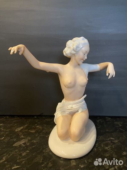 Фарфоровая статуэтка балерина
