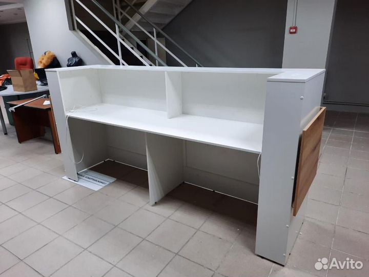 Стойка ресепшн