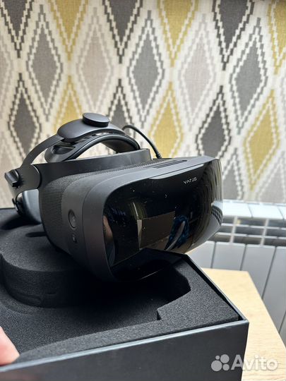 Шлем виртуальной реальности Varjo Aero