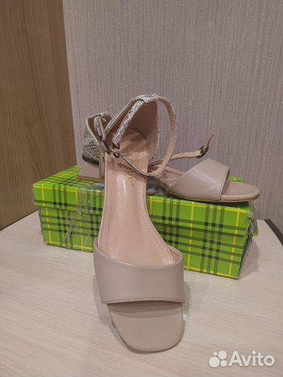 Босоножки женские