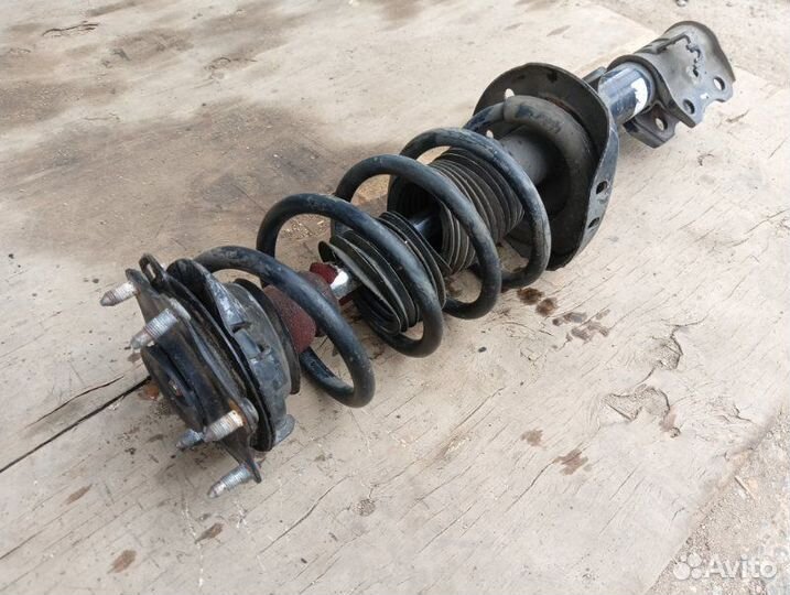 Стойка амортизатора передняя левая Honda Cr-V 3